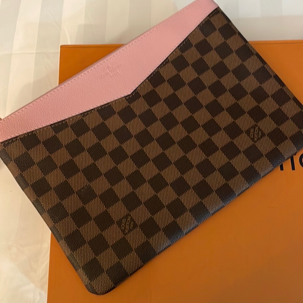 Louis Vuitton Daily Pouch